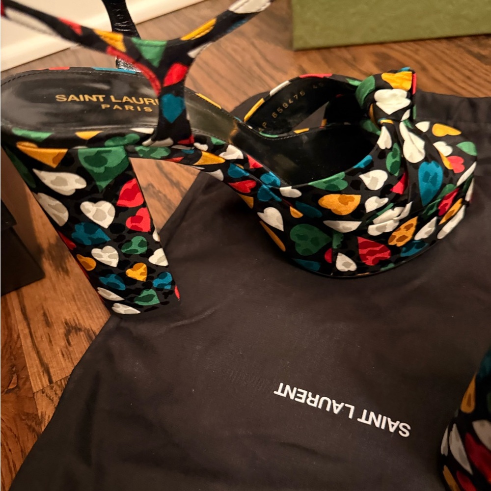 Saint Laurent Black Multi Heart-Print Platform Sandals - Picture 5 of 7